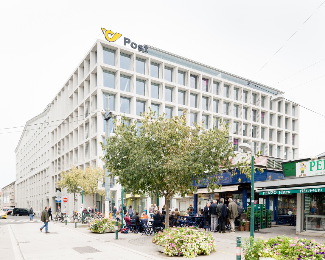Façade of the new Austrian Post at Rochus - Guiding Architects