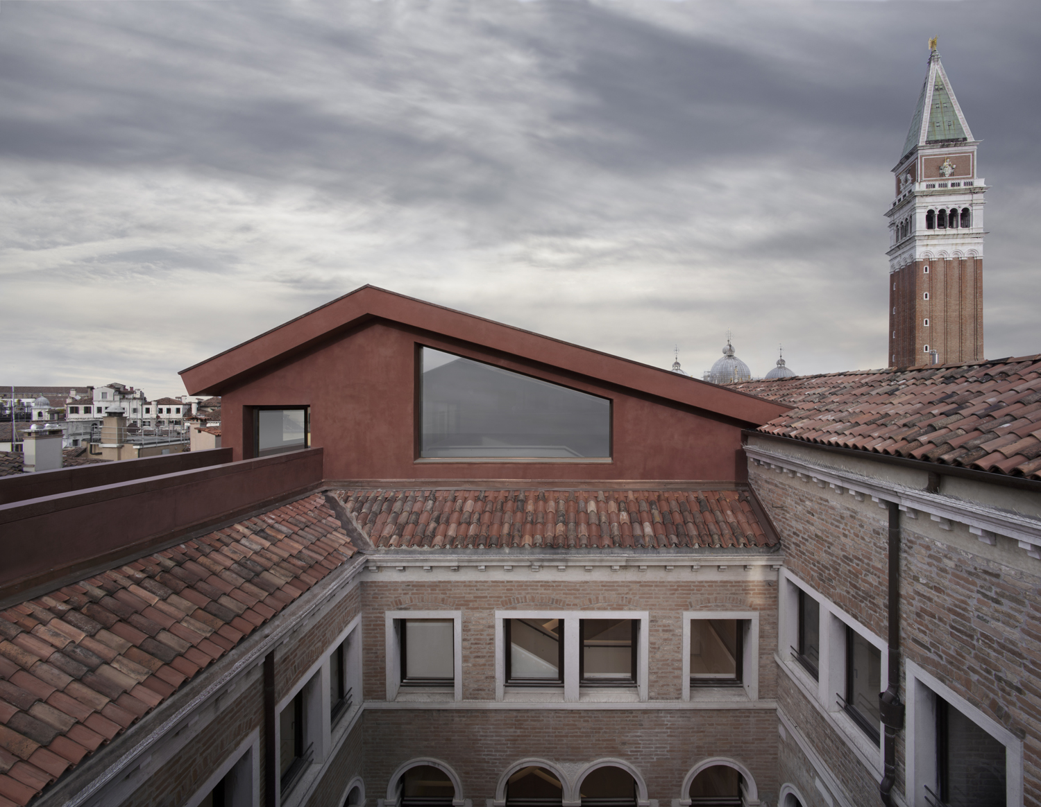 View from the roof terrace. Photo by: ©Alberto Parise