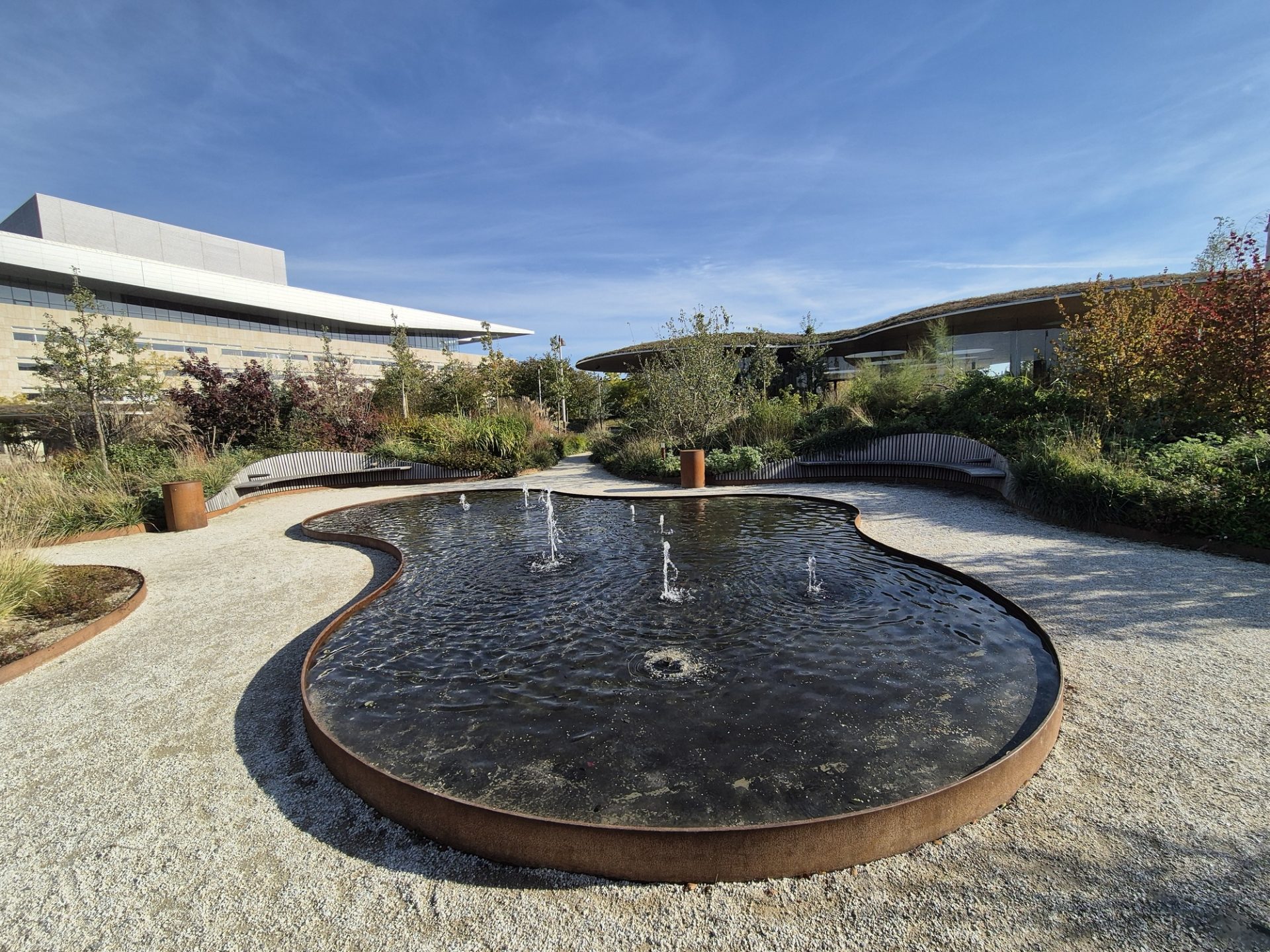 The new park with Henning Larsen’s opera building in the background. Photo by: ©Bo Christiansen